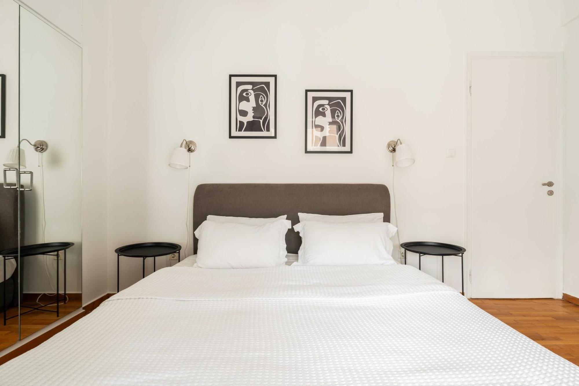 Yestayhomes Two Bedroom Tsakalof Apartment Athens