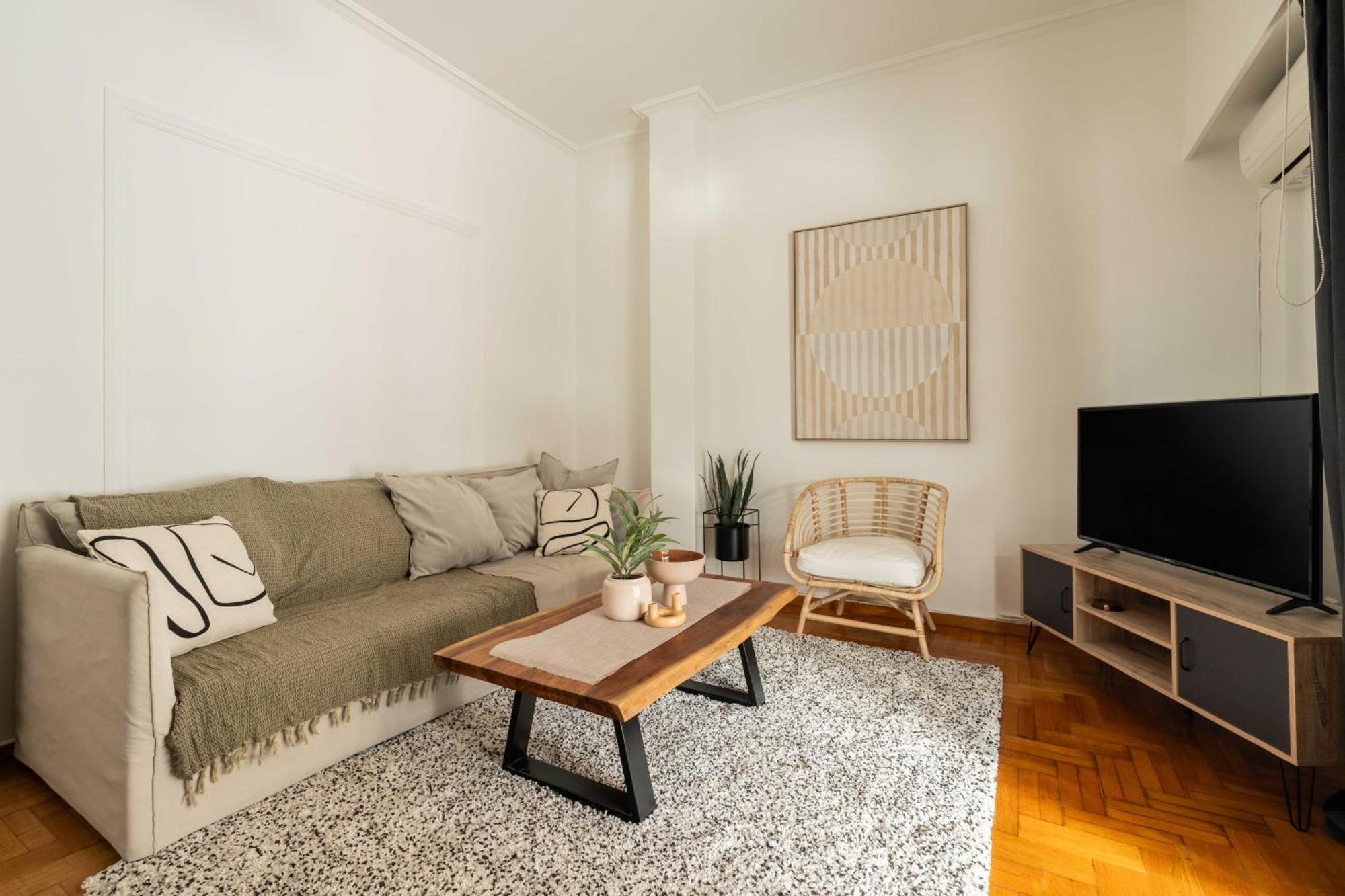 Yestayhomes Two Bedroom Tsakalof Apartment Athens